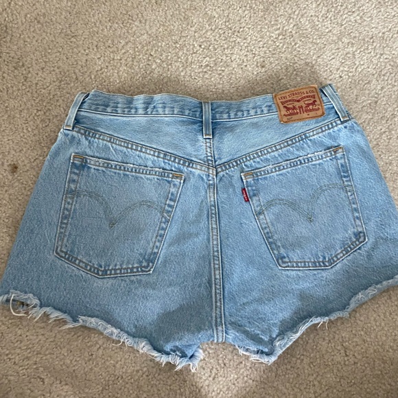 Levi 501 cutoffs - Picture 3 of 4